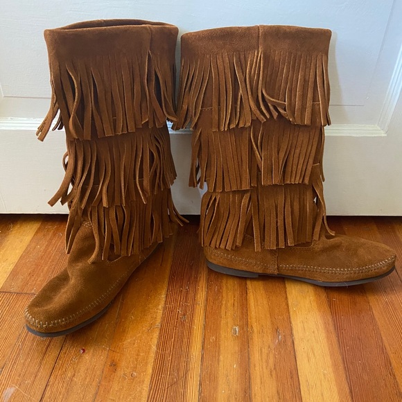 Minnetonka 3 layer fringe suede boots size 8 - Picture 3 of 7